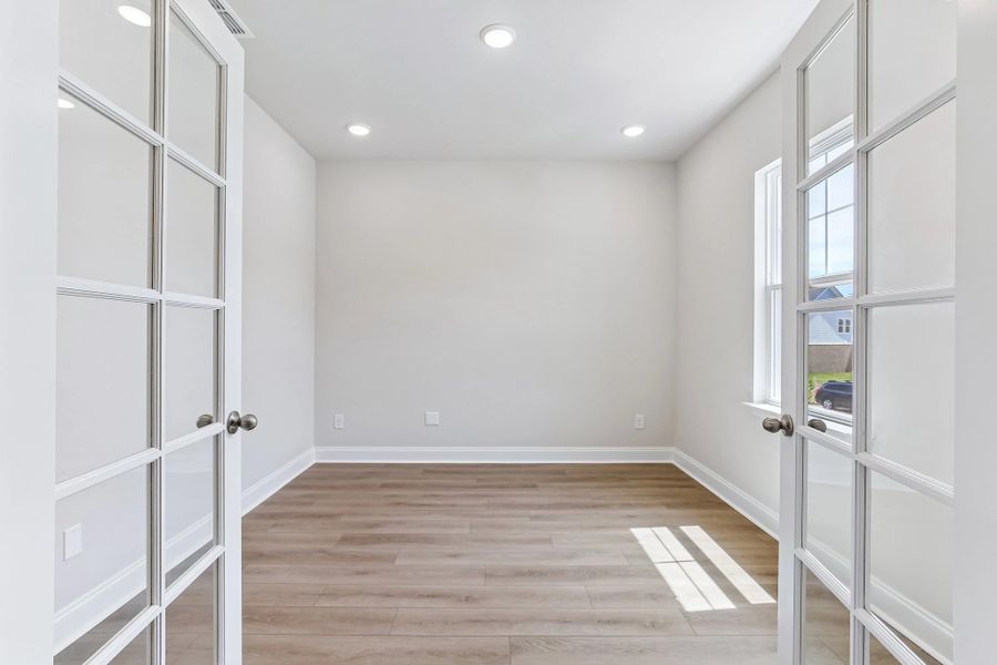 Spacious, unfurnished interior of a new home in Cades Bluff, Lebanon (Image 16). Spacious, unfurnished interior of a new home in Cades Bluff, Lebanon (Image 16).