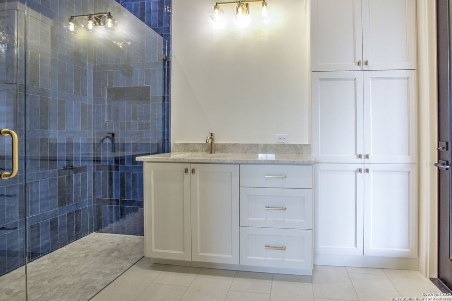 Furnished interior view inside a new home in , New Braunfels (Image 12).