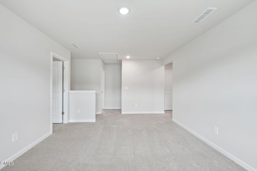 24-web-or-mls-Oak Manor - Raleigh - 716