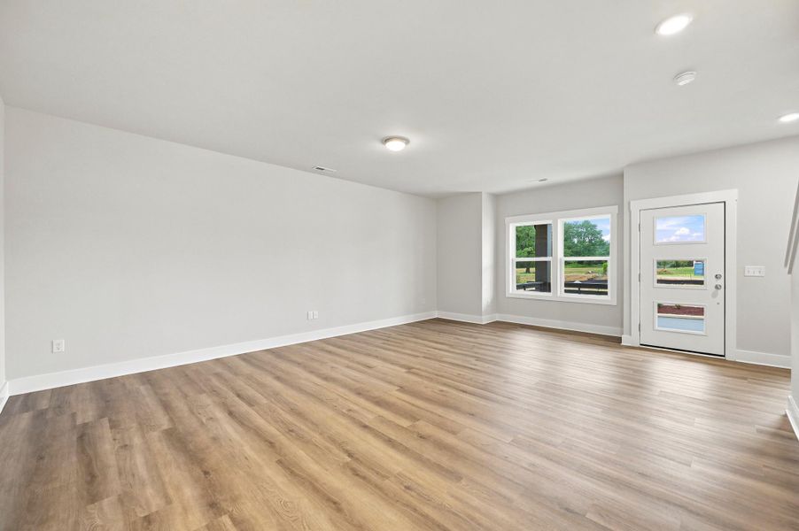 Spacious, unfurnished interior of a new home in Allen Park, Raleigh (Image 21).