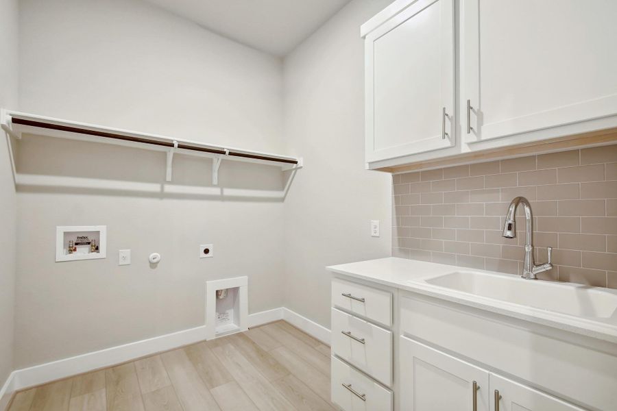 Furnished interior view inside a new home in Double Eagle Ranch, Cedar Creek (Image 8). Furnished interior view inside a new home in Double Eagle Ranch, Cedar Creek (Image 8).