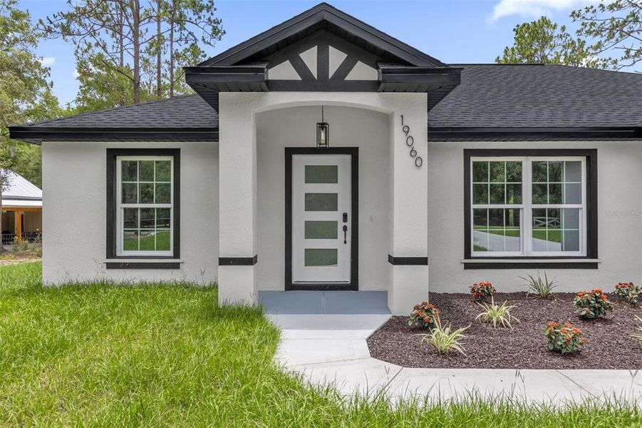 Exterior details and patio area of a home in , Dunnellon (Image 23).