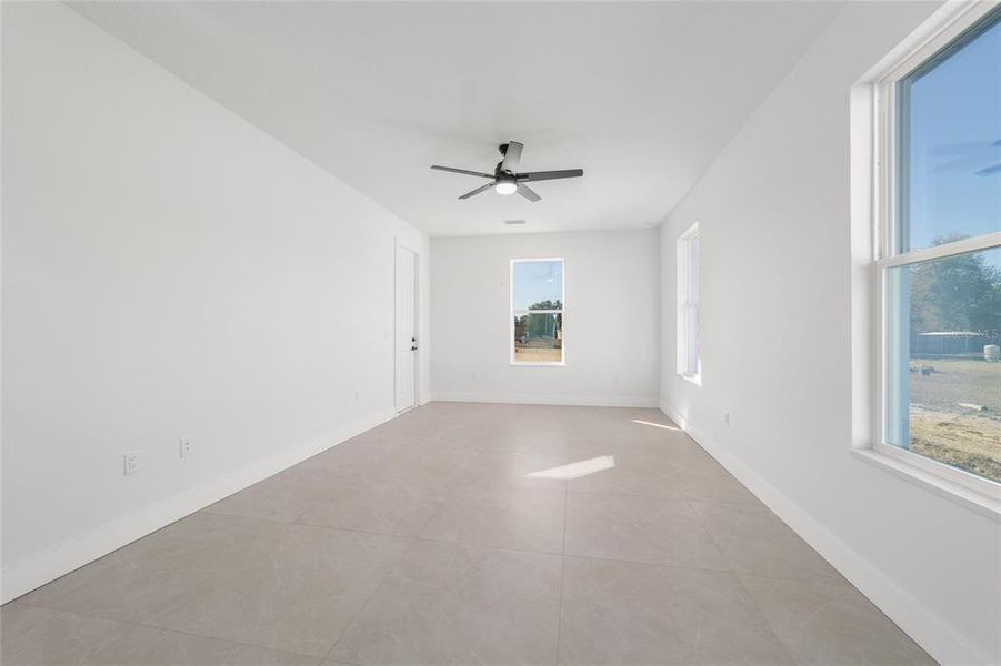 Spacious, unfurnished interior of a new home in , Ocala (Image 41).