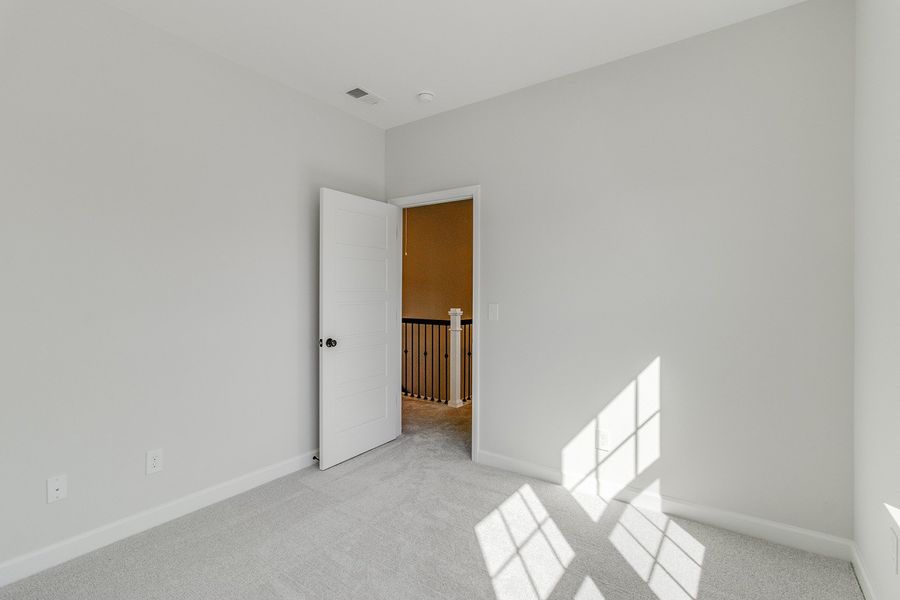 Spacious, unfurnished interior of a new home in Hendrix Farms, Lexington (Image 39).