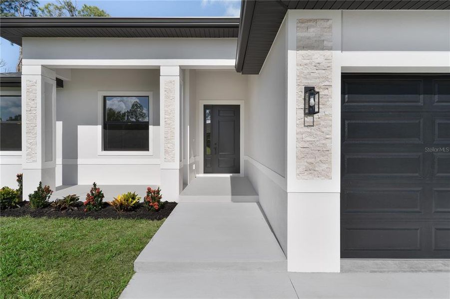 Exterior details and patio area of a home in , Port Charlotte (Image 3).