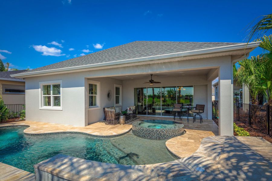 Exterior details and patio area of a home in Twin Lakes, St. Cloud (Image 3).