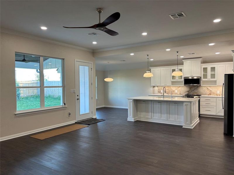 Spacious, unfurnished interior of a new home in , Waco (Image 20). Spacious, unfurnished interior of a new home in , Waco (Image 20).