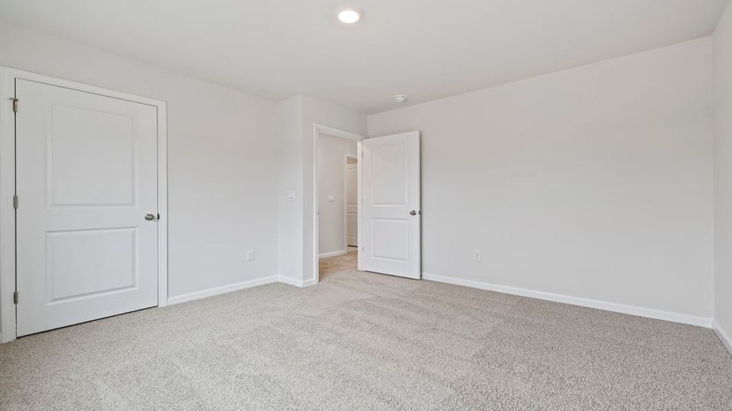 Spacious, unfurnished interior of a new home in Lakestone, Woodruff (Image 32).