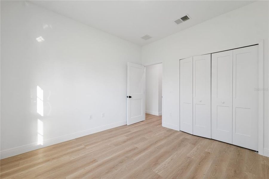 Spacious, unfurnished interior of a new home in , Citrus Springs (Image 11).