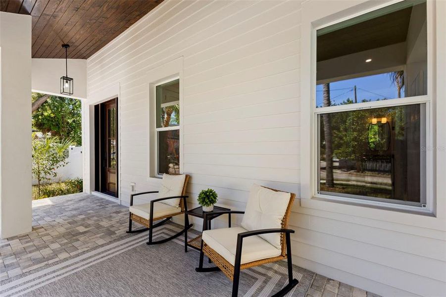 Exterior details and patio area of a home in , St. Petersburg (Image 4).