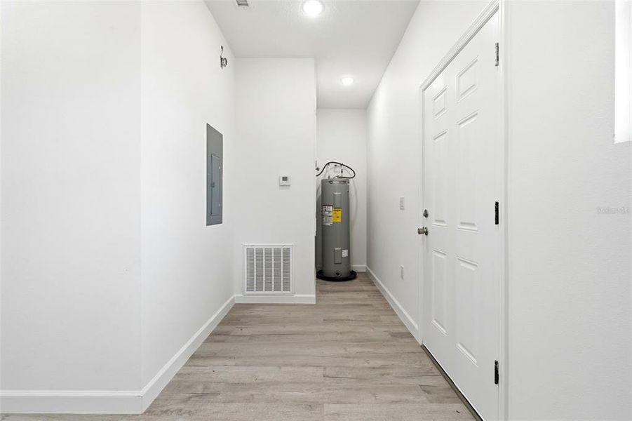 Spacious, unfurnished interior of a new home in , Haines City (Image 73).