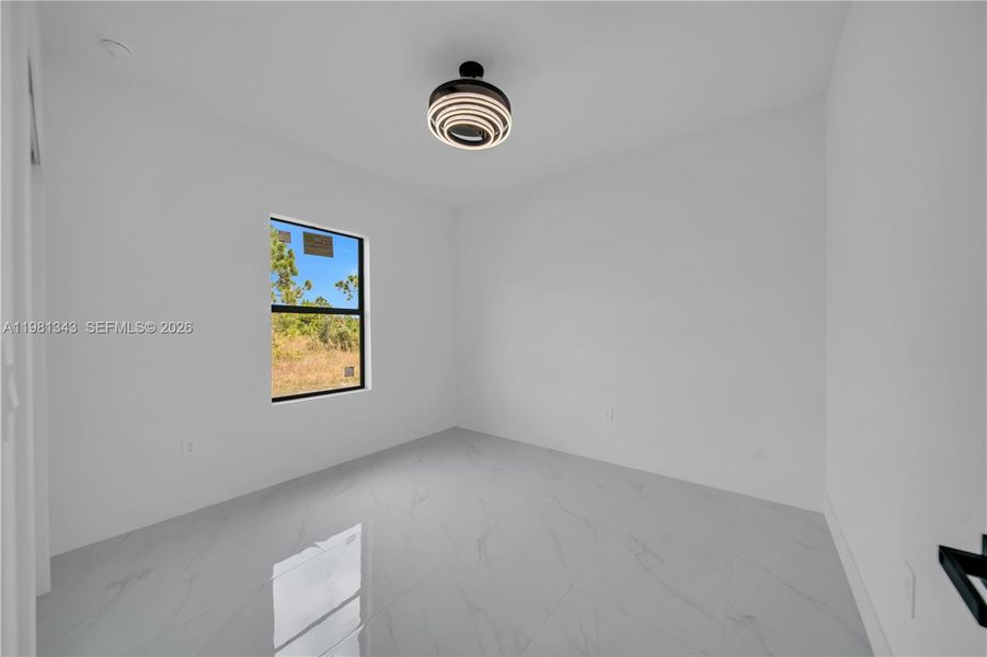 Spacious, unfurnished interior of a new home in , Lehigh Acres (Image 17).