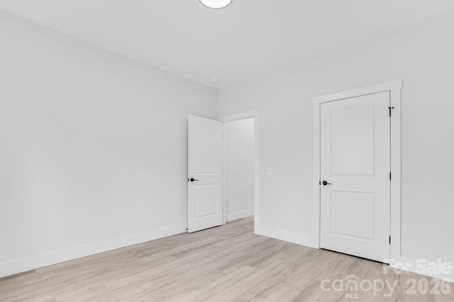Spacious, unfurnished interior of a new home in , Dallas (Image 39).