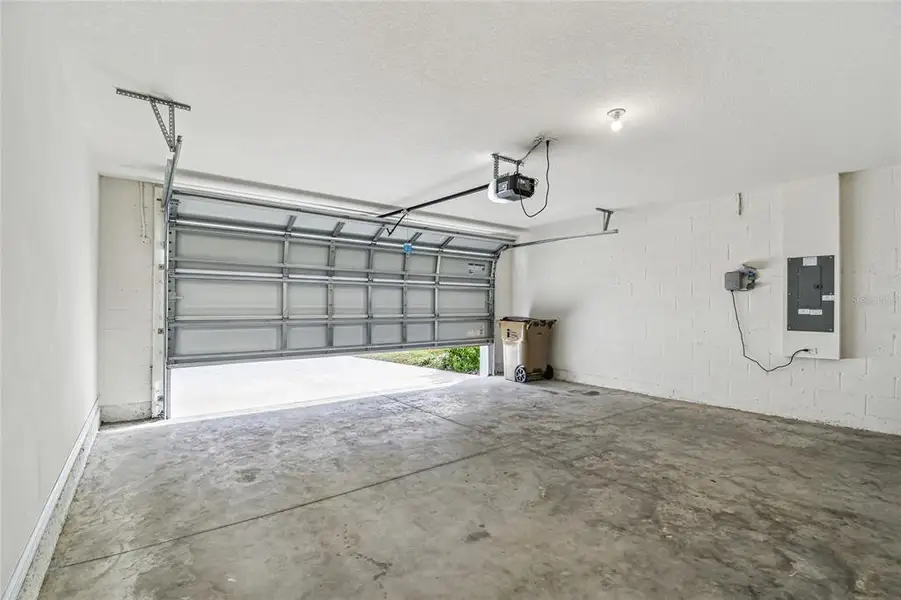 Spacious, unfurnished interior of a new home in River Park, Temple Terrace (Image 20). Spacious, unfurnished interior of a new home in River Park, Temple Terrace (Image 20).