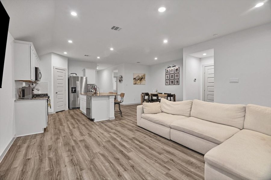 Furnished interior view inside a new home in , Baytown (Image 28).