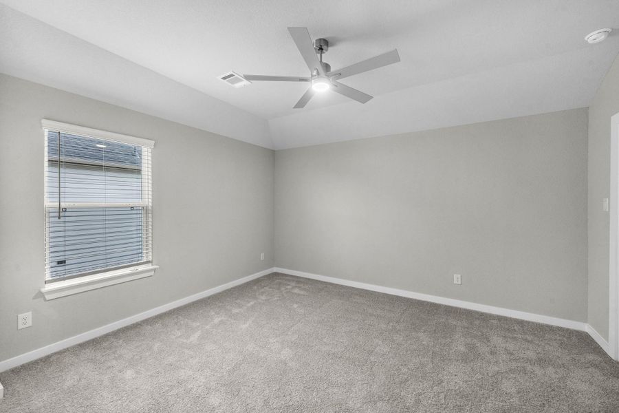 Spacious, unfurnished interior of a new home in Morton Creek Ranch, Katy (Image 24).