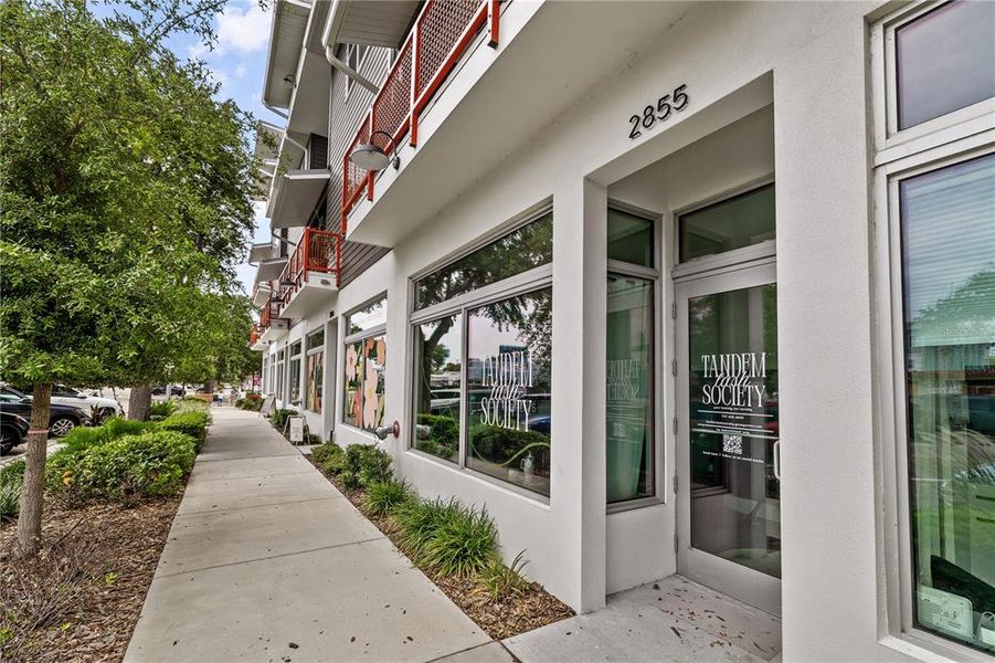 Exterior details and patio area of a home in , St. Petersburg (Image 18).