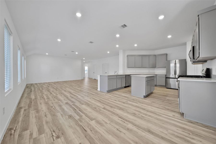 Spacious, unfurnished interior of a new home in The Highlands: Richmond Collections, Porter (Image 18).