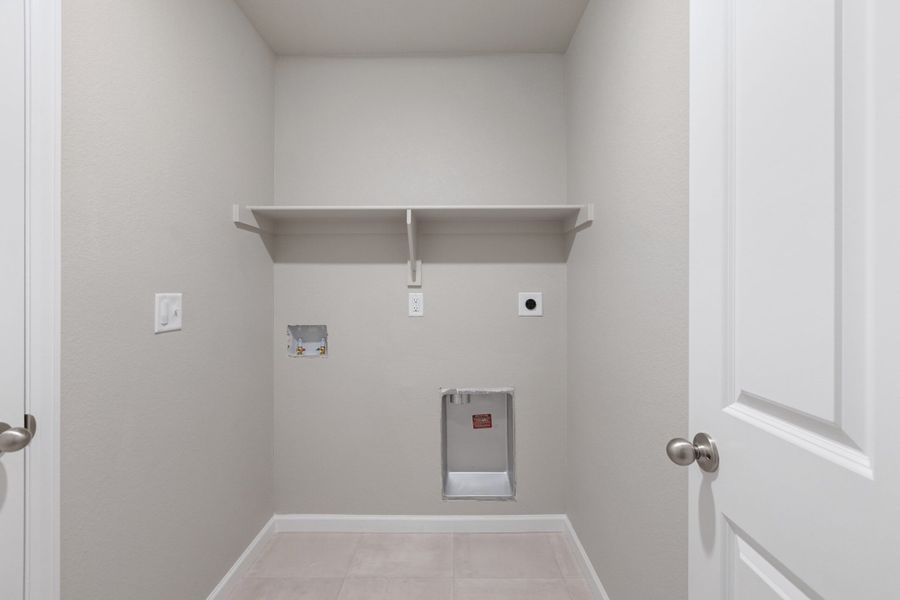 Spacious, unfurnished interior of a new home in Spring Valley, Longmont (Image 31).