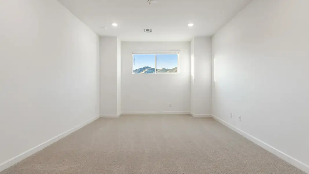 Spacious, unfurnished interior of a new home in Aloravita, Peoria (Image 34).