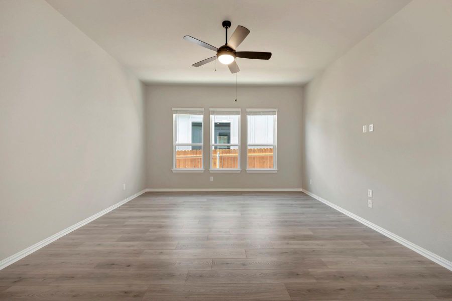 Spacious, unfurnished interior of a new home in Heritage, Dripping Springs (Image 14).
