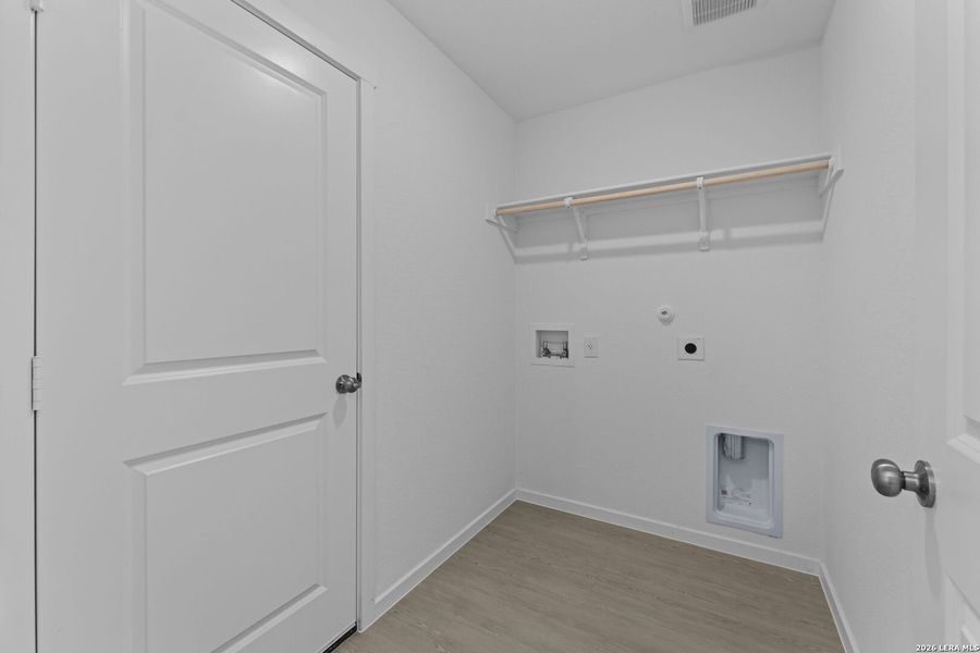 Spacious, unfurnished interior of a new home in Higdon Crossing, San Antonio (Image 16).