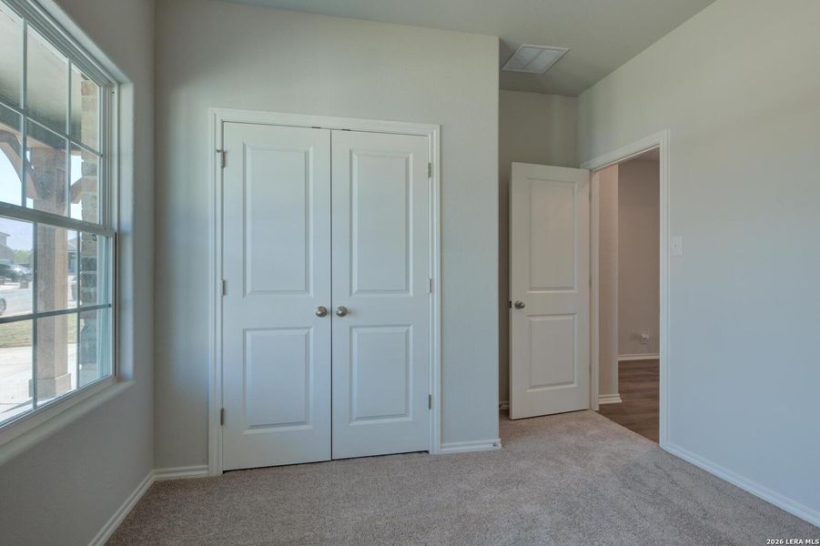 Spacious, unfurnished interior of a new home in Nopal Valley, San Antonio (Image 18).