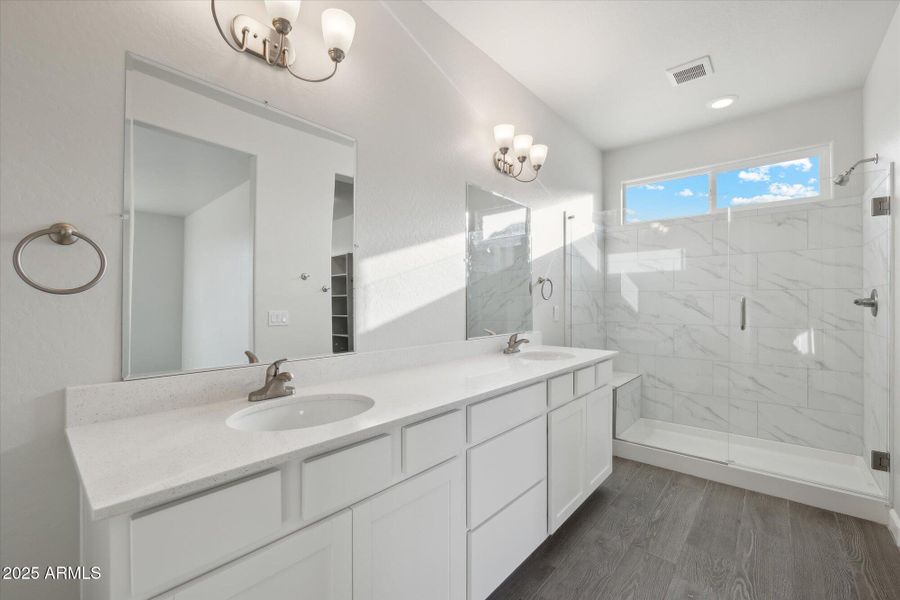 1,658 Master Bath - 192 1,658 Master Bath - 192