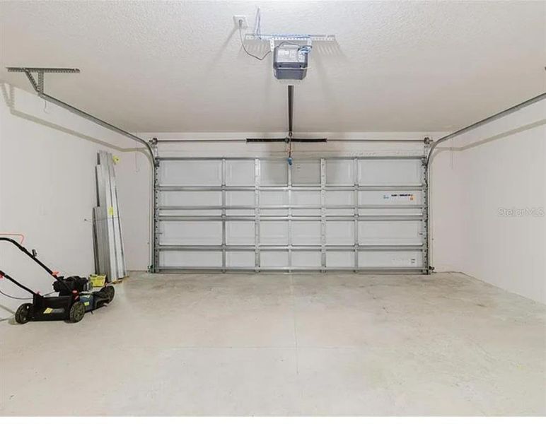 Spacious, unfurnished interior of a new home in Silverstone North, Palmetto (Image 14).