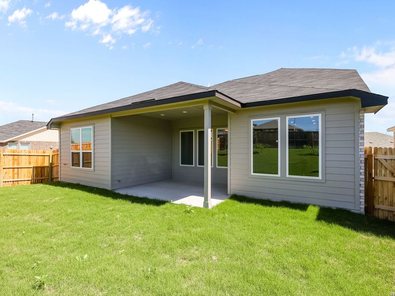 Exterior details and patio area of a home in Comanche Ridge, San Antonio (Image 3).