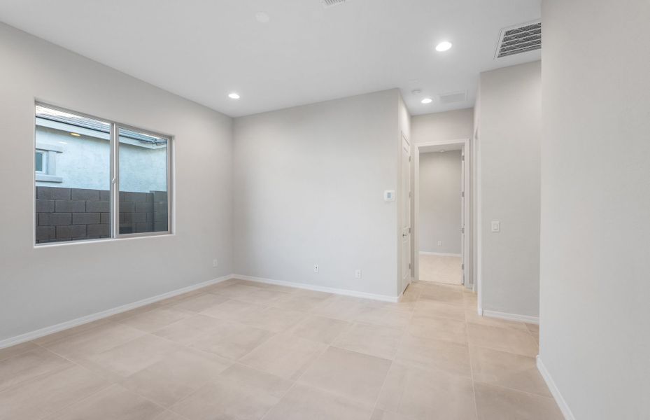 Spacious, unfurnished interior of a new home in Soleo, San Tan Valley (Image 28).