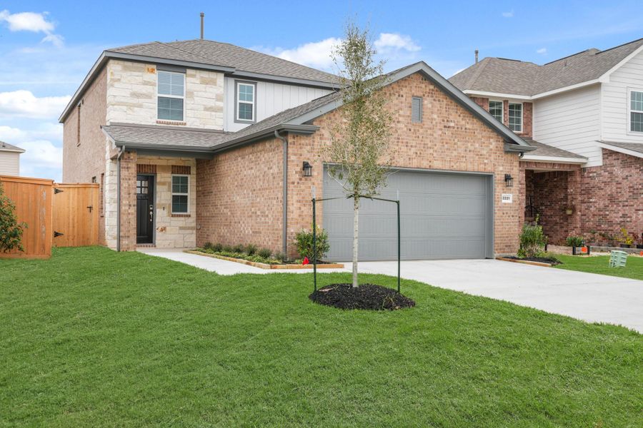 Front exterior of a new home in Lago Mar, Texas City, TX, highlighting curb appeal (Image 18).
