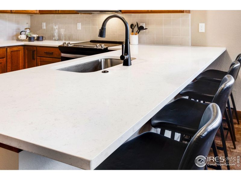 Eat- in kitchen with spacious quartz countertop