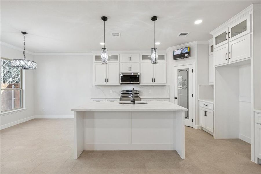 Furnished interior view inside a new home in , Granbury (Image 5).