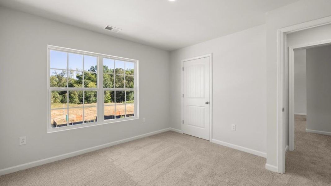 Spacious, unfurnished interior of a new home in Oakleigh Glen, Dallas (Image 22).