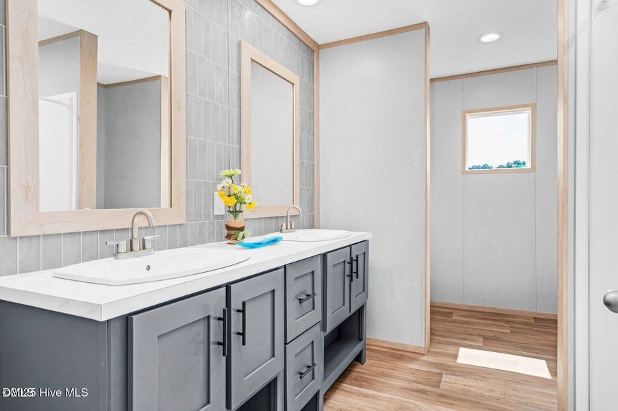 Dual Vanity Dual Vanity