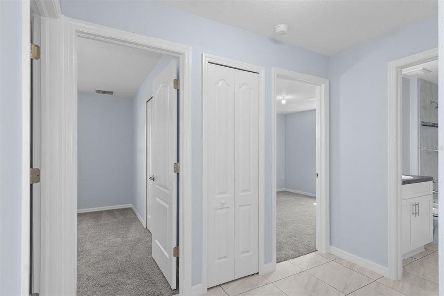 Spacious, unfurnished interior of a new home in , Weeki Wachee (Image 34).