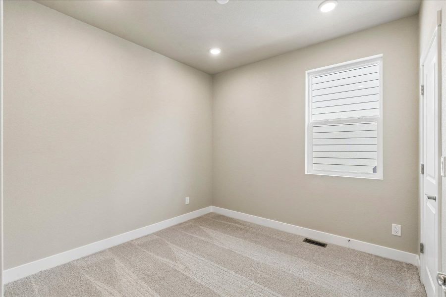 Spacious, unfurnished interior of a new home in The Trails at Aspen Ridge, Colorado Springs (Image 19).