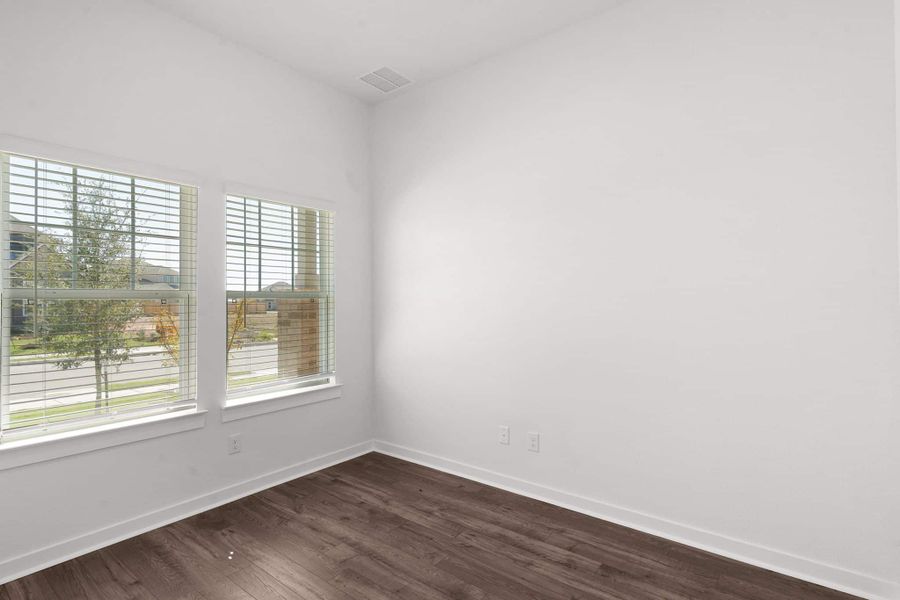 Spacious, unfurnished interior of a new home in Lariat, Liberty Hill (Image 22).