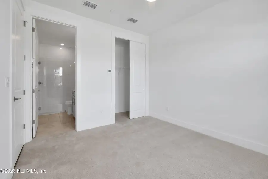 Spacious, unfurnished interior of a new home in , Jacksonville Beach (Image 39).