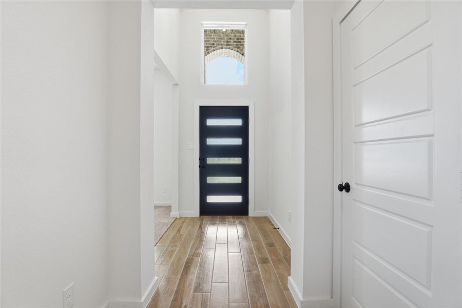 Spacious, unfurnished interior of a new home in Foxtail Palms, Manvel (Image 37).