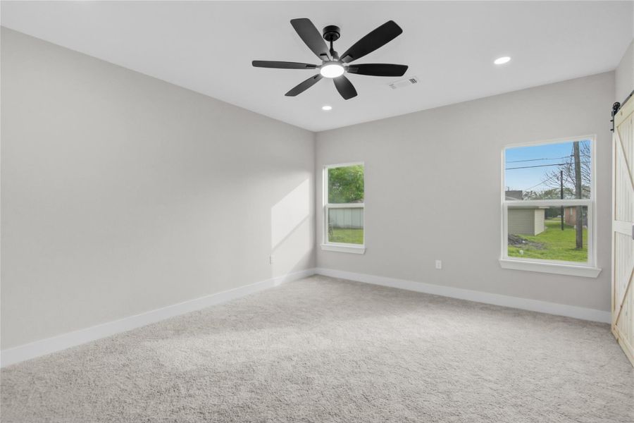 Spacious, unfurnished interior of a new home in , Freeport (Image 17).