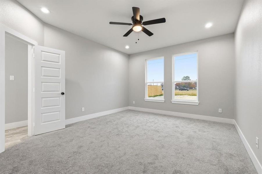 Spacious, unfurnished interior of a new home in , Gun Barrel City (Image 8).