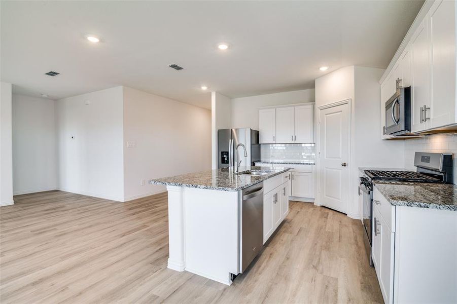 Furnished interior view inside a new home in River Ridge, Crandall (Image 10).