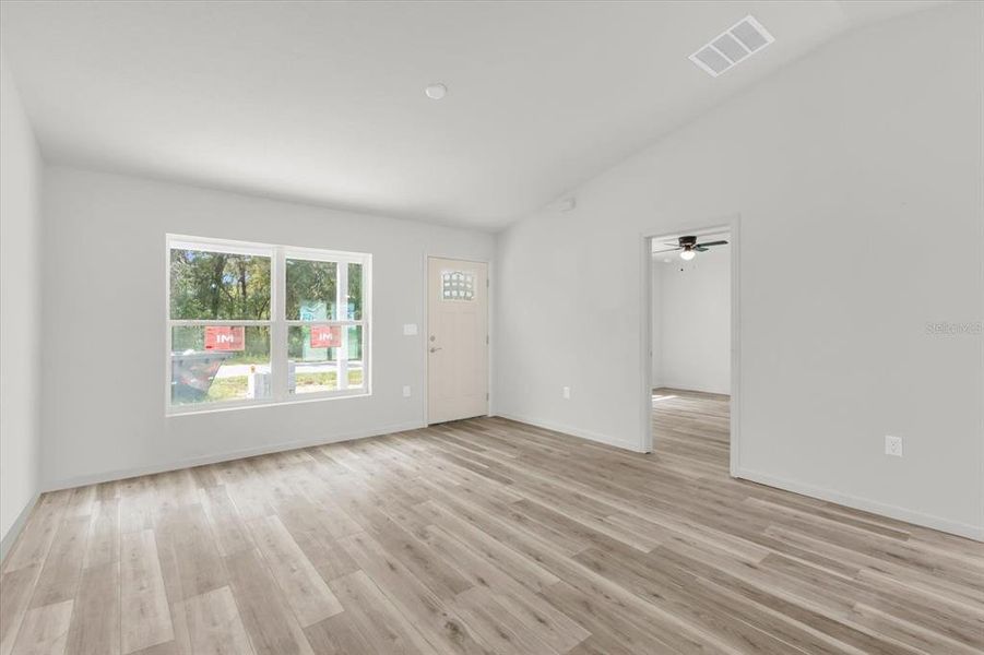 Spacious, unfurnished interior of a new home in , Ocala (Image 26).