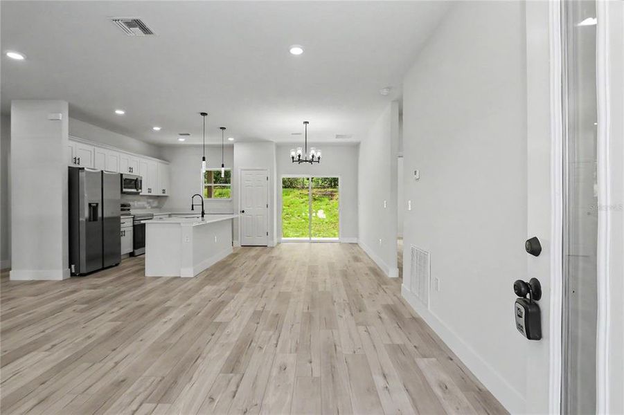 Spacious, unfurnished interior of a new home in , Citrus Springs (Image 42).