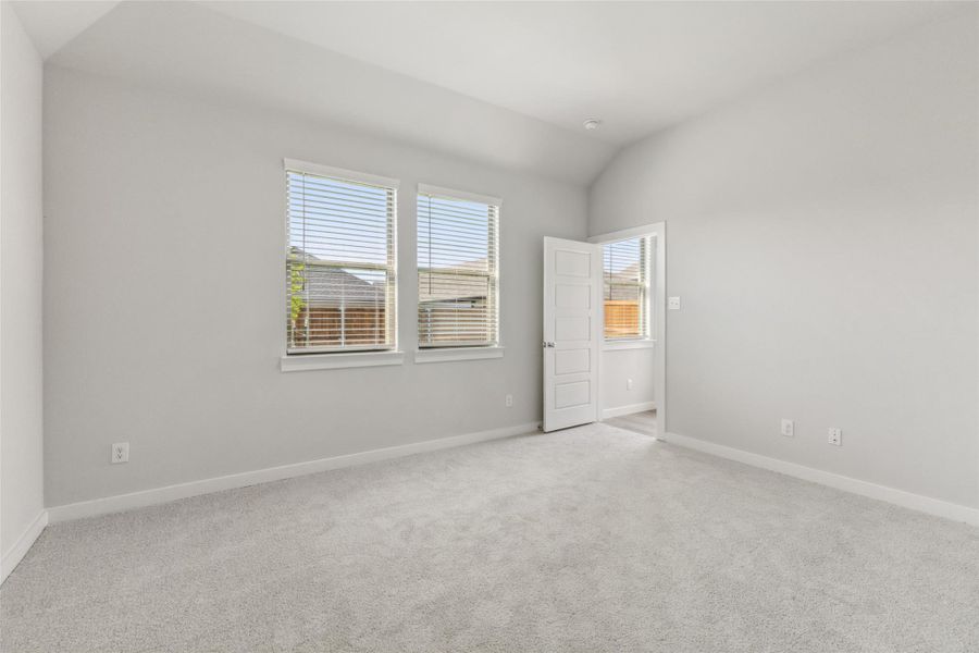 Spacious, unfurnished interior of a new home in Trinity Ranch, Elgin (Image 13).