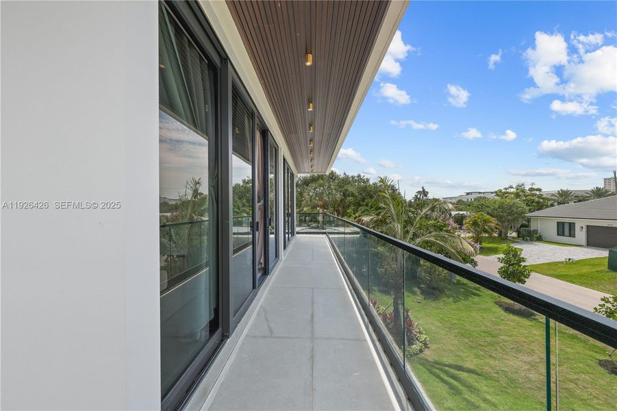 Exterior details and patio area of a home in , Fort Lauderdale (Image 4).