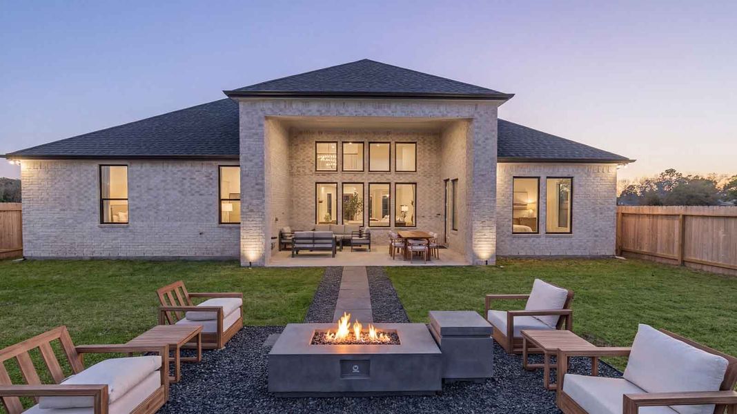 Representative exterior details of a home built from the Positano by D.R. Horton in Friendswood Trails, Friendswood (Image 3).