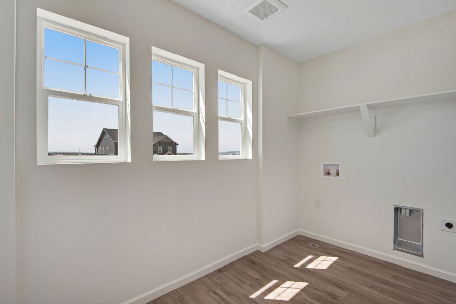 Spacious, unfurnished interior of a new home in The Aurora Highlands, Aurora (Image 29).